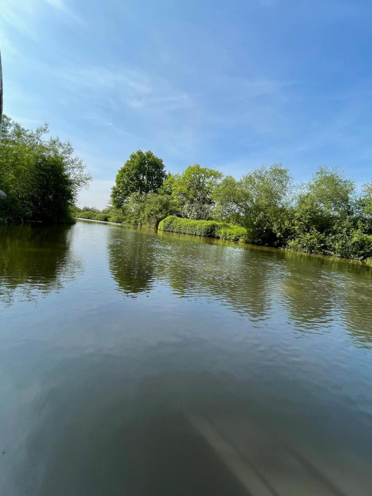 Dutch Cruiser Ship On A Tranquil Secluded River Tonbridge Exteriör bild